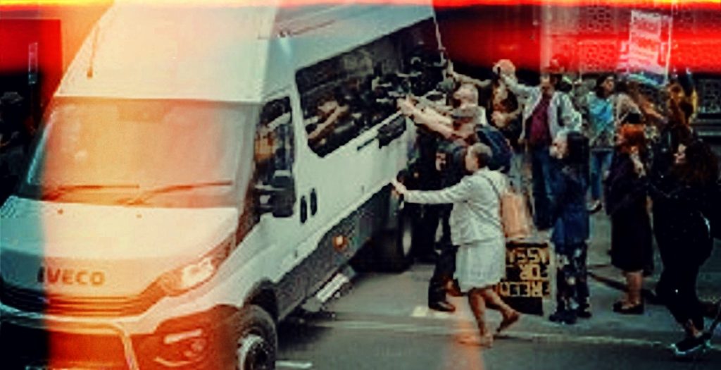 Which security companies have transferred Assange to court?